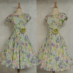 1950’s vintage Floral Print Women's swing Dress by Jeannette Alexander